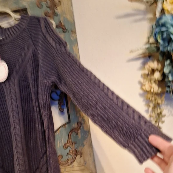 Umgee Dark Gray Cable Knit Cold Shoulder Sweater. NWT Size Large - Picture 7 of 13